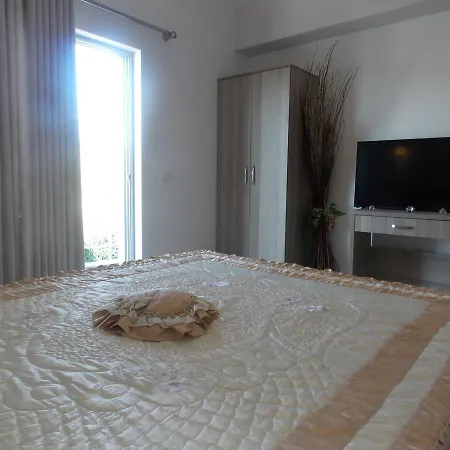 Irini Hotel 3*